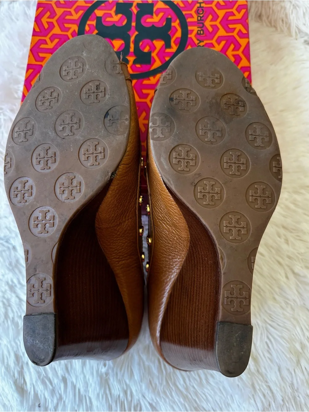 Tory Burch Nelson Royal Tan Leather Gold Stud Peep Toe Wedge Heels Size: 10